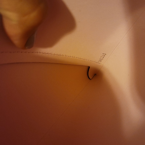 Limited edition Louis Vuitton Escale Pouch - Picture 4 of 5